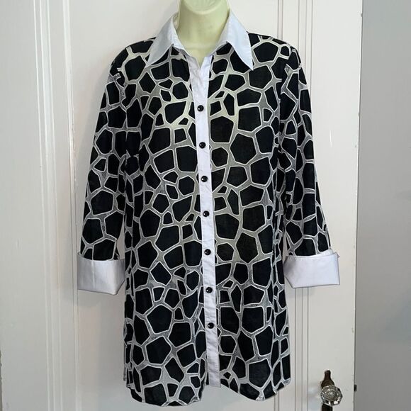Mishca black & white cotton/polyester long button down shirt with 3/4 sleeves - Picture 1 of 10
